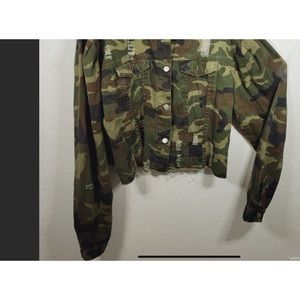 Camo 5X Women cropped Shacket distressed jacket